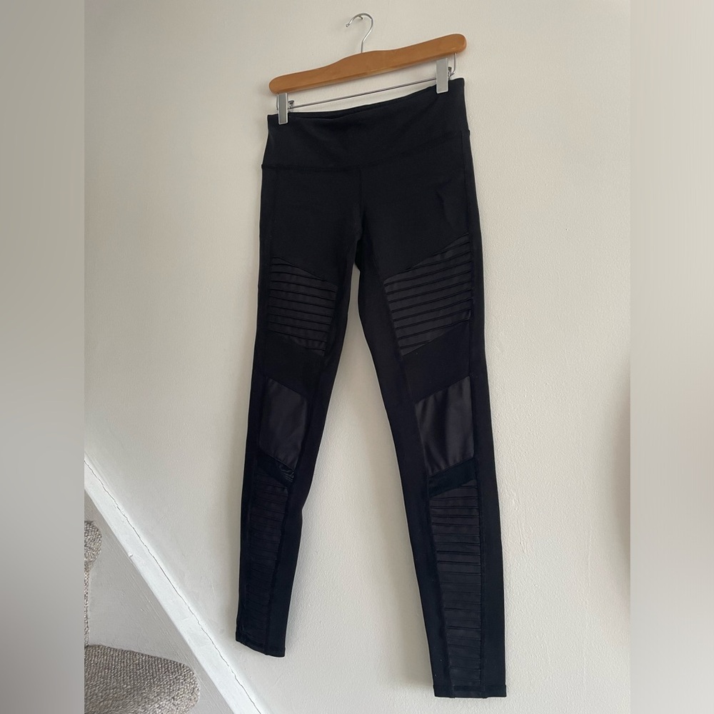 ALO Yoga Womens Moto Paneled Cozycore Normcore Legging